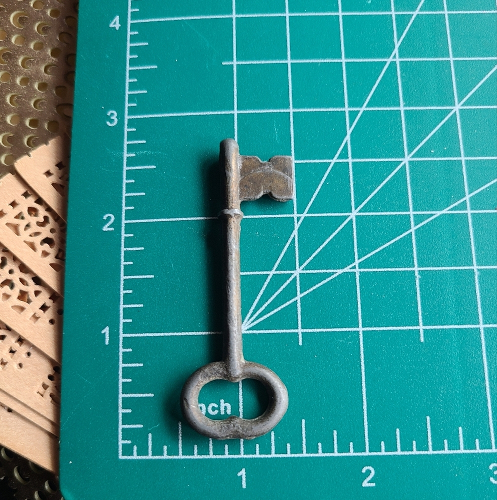 Antique Rustic Metal Key - Picture 5 of 10